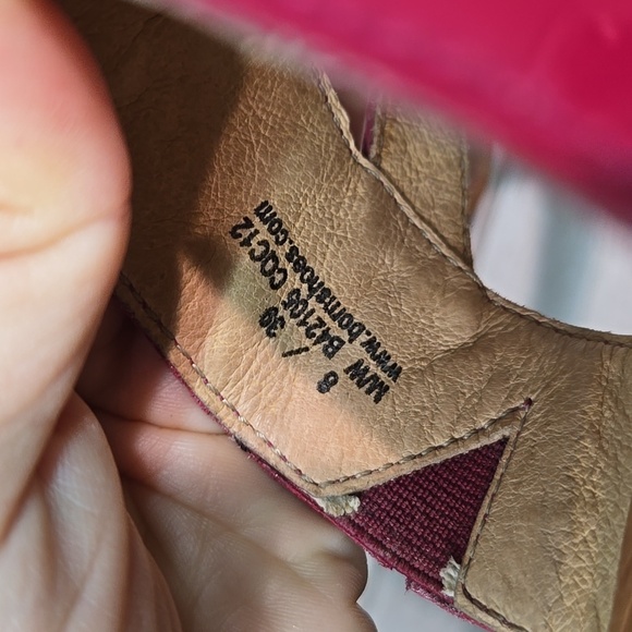 Born Women Leather T Strap Red Studded Flats Sandals Shoes Sz 8 - Picture 11 of 11